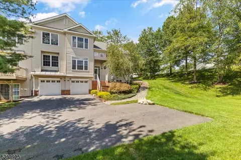 29 Loft Dr, Martinsville, NJ 08836