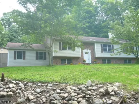 201 Vail Rd, Knowlton Twp, NJ 07832