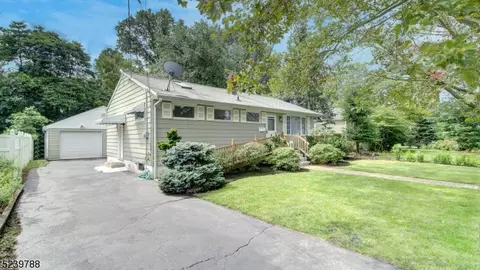 8 Willow Rd, Metuchen, NJ 08840