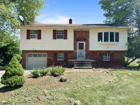 22 Valley Dr N, Vernon Twp, NJ 07418
