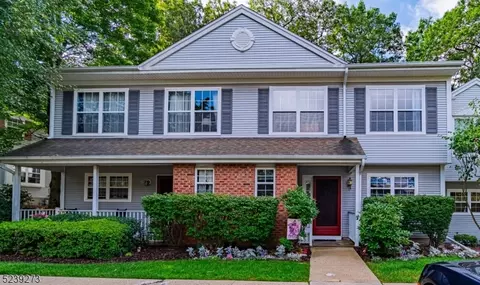35 Hickory Way, Mount Arlington, NJ 07856