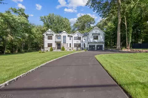 215 Chestnut Rdg Rd, Montvale, NJ 07645