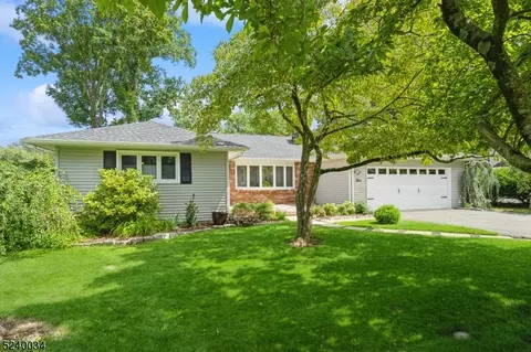 4 James Dr, Mount Arlington, NJ 07856