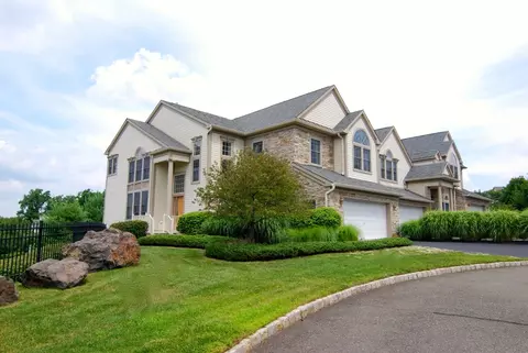 16 Skyview Dr #16, North Haledon, NJ 07508