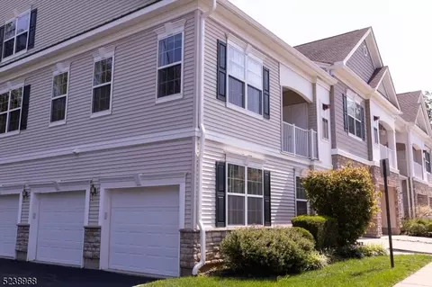 403 Papermill Dr, Hanover, NJ 07981