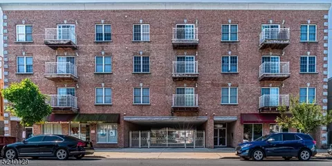 411 Chestnut St #2E, Newark, NJ 07105