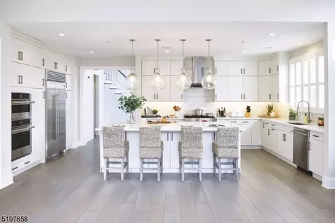 8 Continental Pl, Warren, NJ 07059