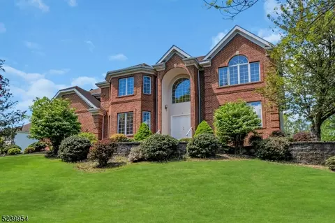 15 Green Mountain Dr, Bernards, NJ 07920
