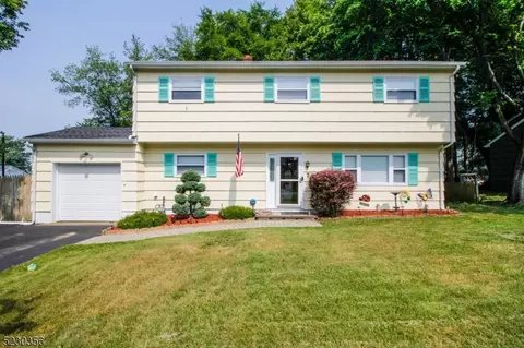 7 Marvin St, Dover, NJ 07801