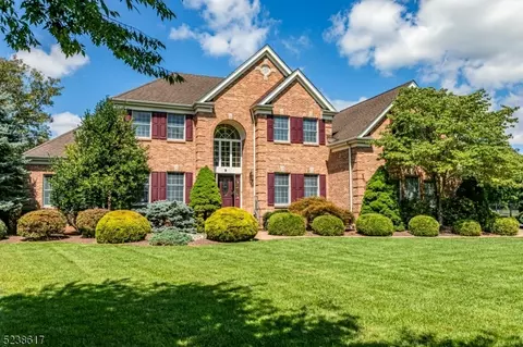 8 Kloss Ct, Hillsborough, NJ 08844