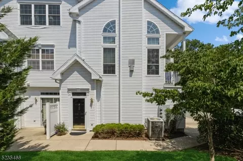 30 Wildflower Ln, Morristown, NJ 07960
