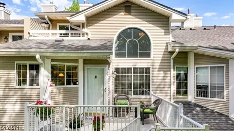 32 Bentley Ct #32, Bedminster, NJ 07921