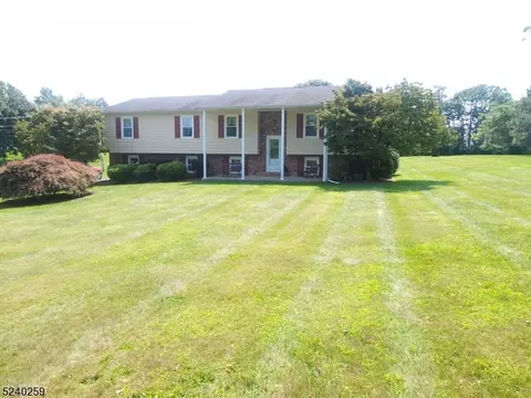 14 Price Rd, Frankford, NJ 07822