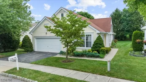 14 Ascot Dr, Belvidere, NJ 07823