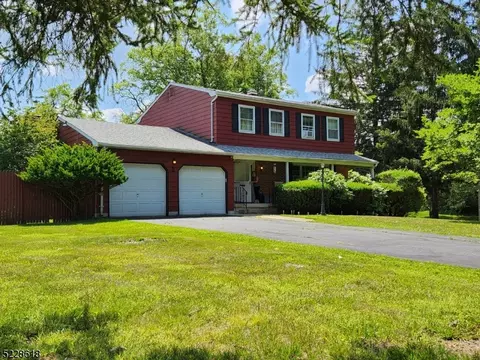 2 Primrose Pl, Ewing, NJ 08638