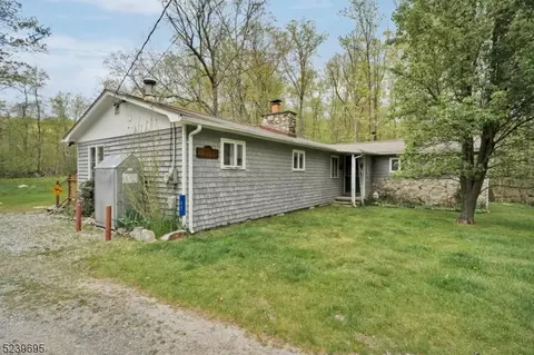 11 Doris Dr, Newton, NJ 07860