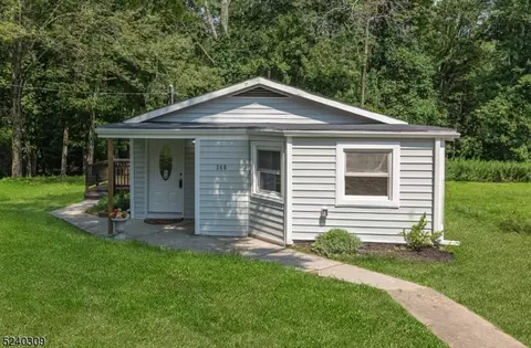 340 Lakeview Dr, Newton, NJ 07860