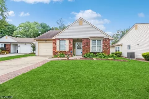 119 Carriage Hill Ct, Mansfield, NJ 08022