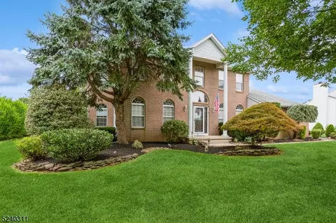 38 Ruppert Dr, East Franklin, NJ 08873