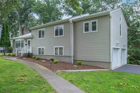36 Ferncliff Rd, Morris Plains, NJ 07950