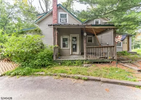 1431 Macopin Rd, West Milford, NJ 07480