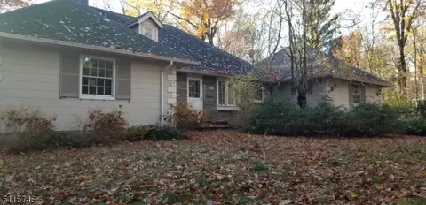 30 Pepperidge Tree Ter, Kinnelon, NJ 07405