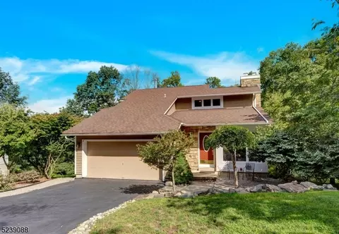20 Canada Goose Dr, Hackettstown, NJ 07840