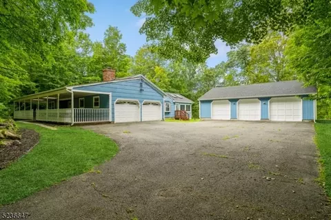 12 Vivian Plz, Newton, NJ 07860