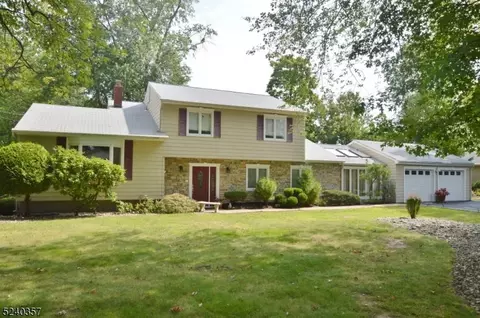 80 Christine Dr, East Hanover, NJ 07936