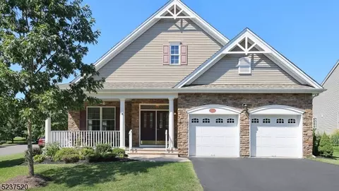 49 Patriots Way, East Franklin, NJ 08873