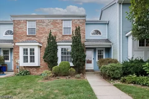 8 Pond Ct, Hillsborough, NJ 08844