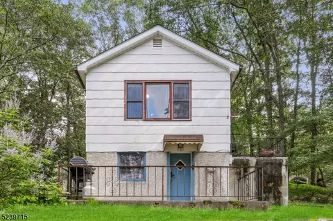 731 Brooklyn Mountain Rd, Hopatcong, NJ 07843