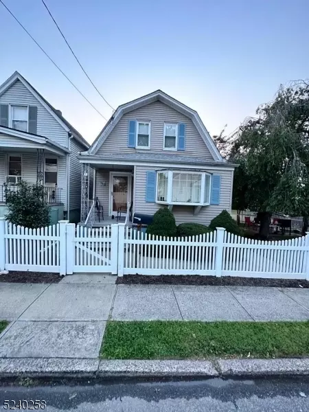 765 Mary St, Perth Amboy, NJ 08861
