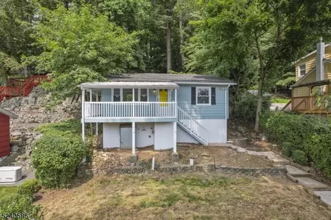 118 Hudson Ave, Hopatcong, NJ 07843