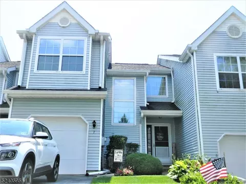 7 Willow Cir, Hamburg, NJ 07419