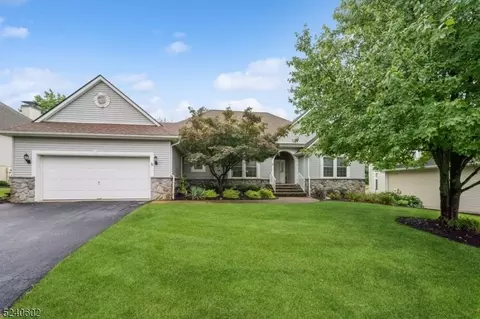 24 Country Ln, Hamburg, NJ 07419