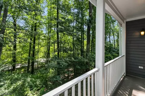 27 Countryside Dr, Basking Ridge, NJ 07920