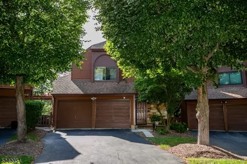 28 Flintlock Ter, Rockaway, NJ 07866