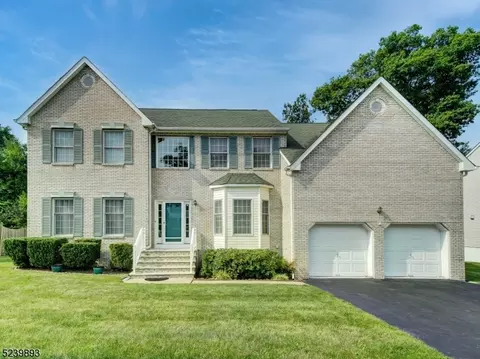 36 Fox Chase Ln, Roxbury Twp, NJ 07852