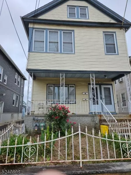 212 Loomis St, Elizabeth City, NJ 07206