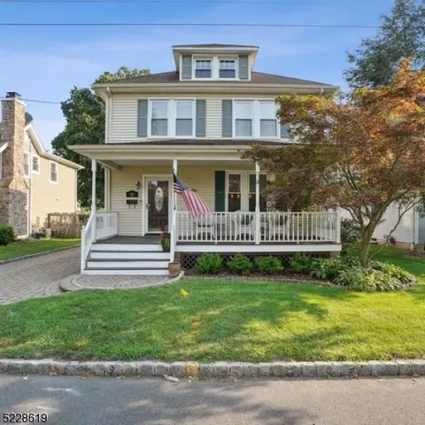 16 Maple Ave, Morris Plains, NJ 07950