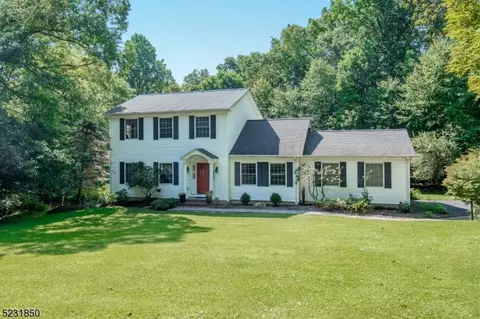 2 Gary Ct, Mount Olive, NJ 07836