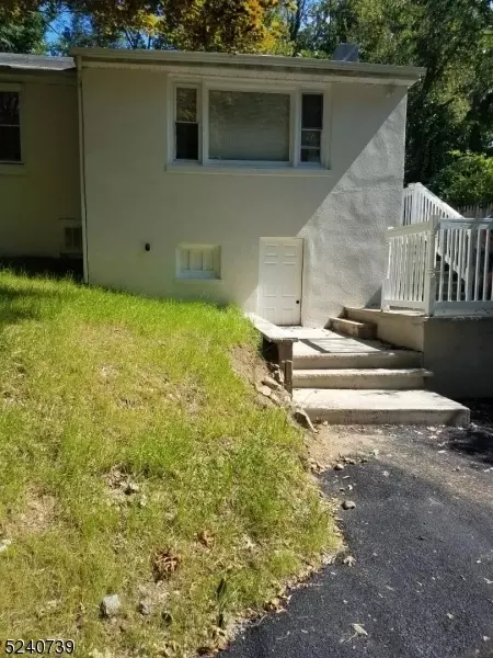 10 Eatontown Rd, West Milford Twp, NJ 07421