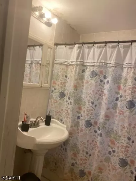 518 Harrington St, Perth Amboy, NJ 08861