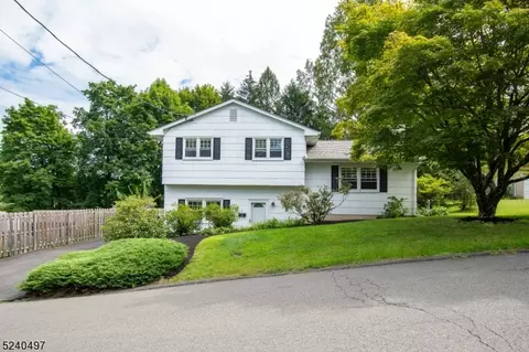 2 Studdiford St, Lambertville, NJ 08530