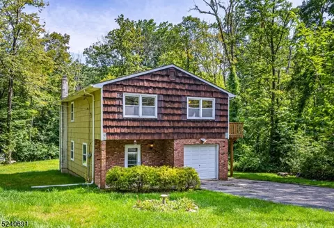 9 Wills Ave, Stanhope, NJ 07874