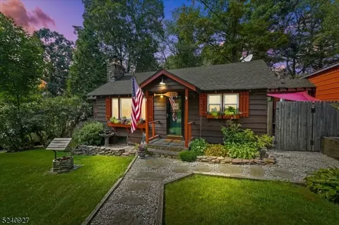212 Annisquam Rd, Vernon Twp, NJ 07422