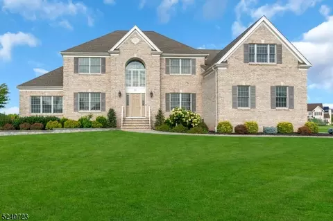 25 Bernart Ct, Hillsborough, NJ 08844
