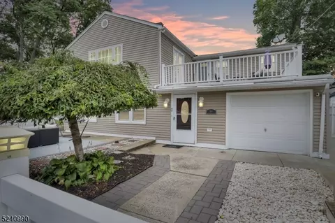 96 Alwat St, Woodbridge Twp, NJ 07095