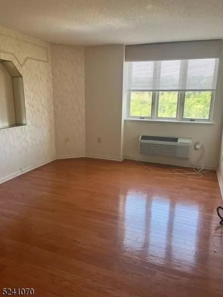 10 Smith Manor Blvd #709, West Orange, NJ 07052